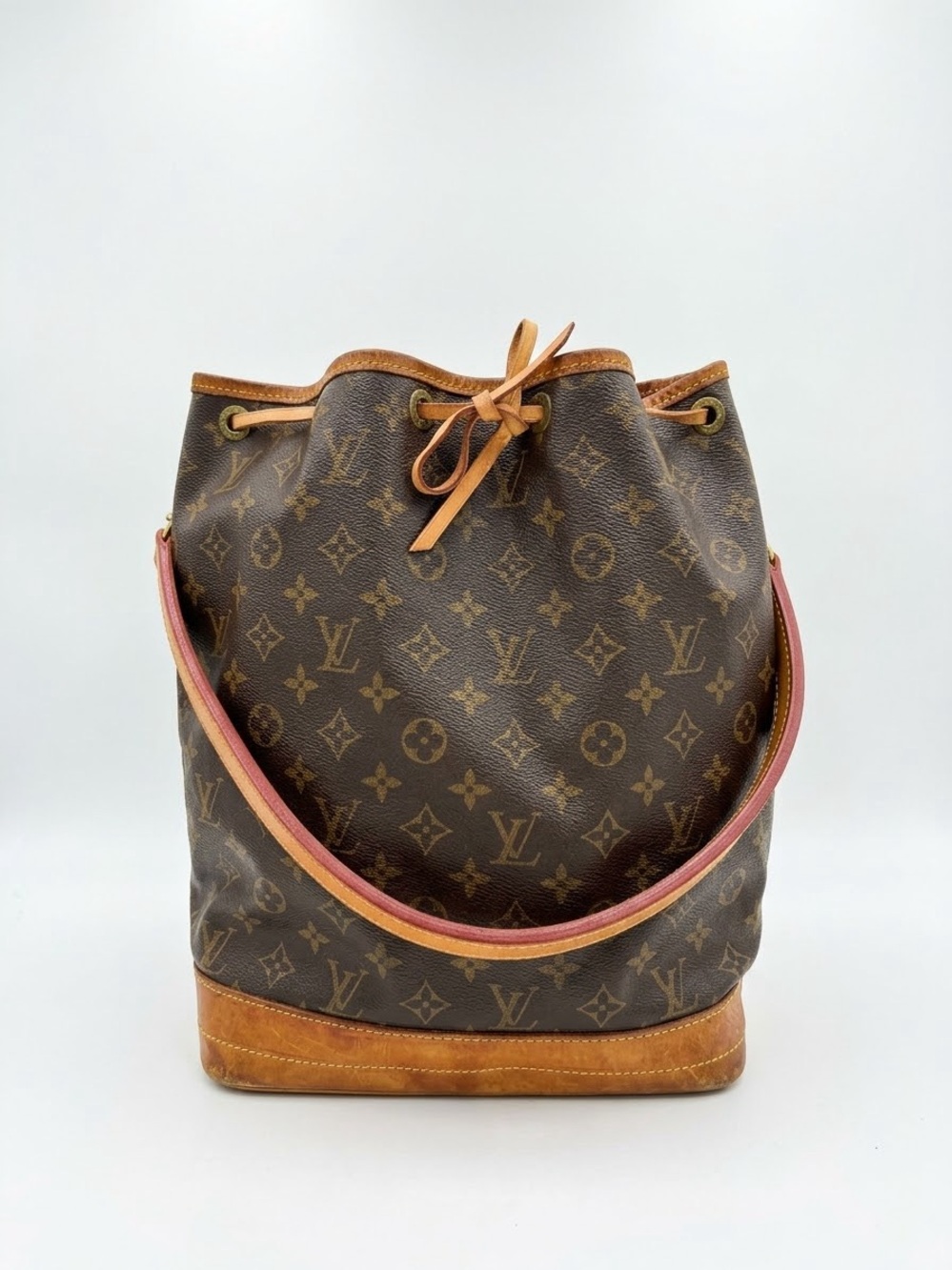 Authentic Large Louis Vuitton Vintage (1995) Monogram Noe GM Bucket Bag